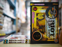 RIOT of the world พลิกฟ้าผ่าคัมภีร์มรณะ 3 เล่มจบ รูปที่ 1