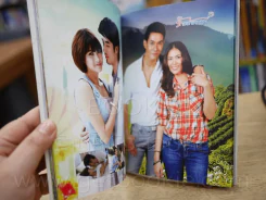 เพลงดังหนังละคร 2555 (ไม่มีซีดี รวมภาพสีดาราทั้งเล่ม) รูปที่ 3