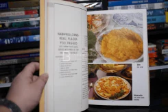 อาหารทรงโปรด The Royal Favourite Dishes (ด้านในมี 2 ภาษา ไทย-อังกฤษ) รูปที่ 4
