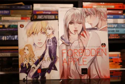 Restart - Forbidden Apple - Picture & Story Piengpiech Sartsasi Vic (มีลายเซ็น) รูปที่ 1