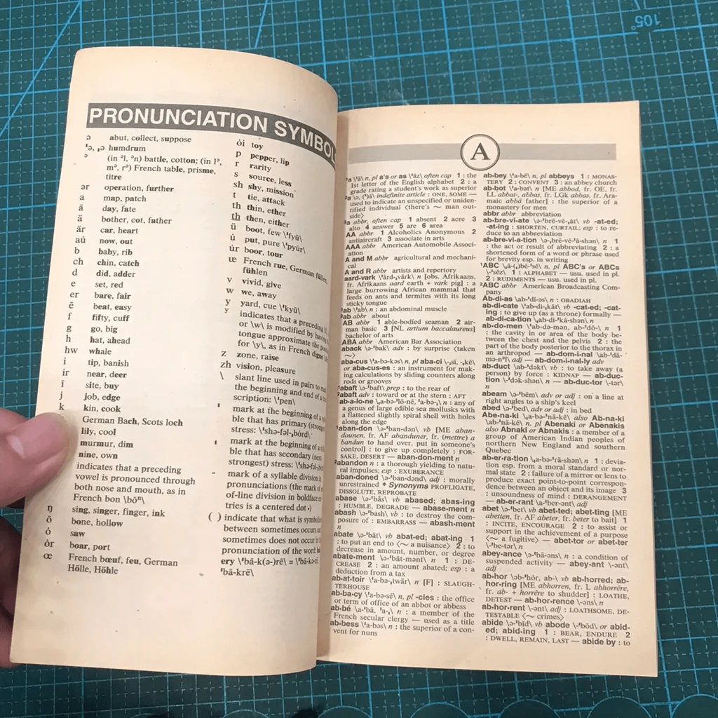 The Merriam - Webster Dictionary รูปที่ 19