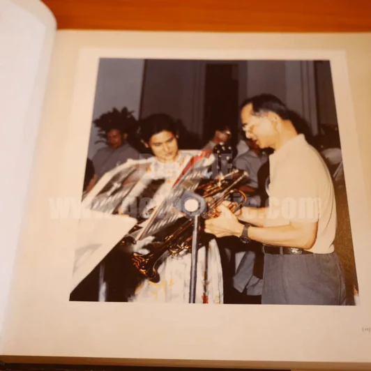 ธ สถิตในดวงใจนิรันดร์ The Musical Compositions Of His Majesty King Bhumibol Adulyadej Of Thailand (พิมพ์ครั้งแรก) รูปที่ 12