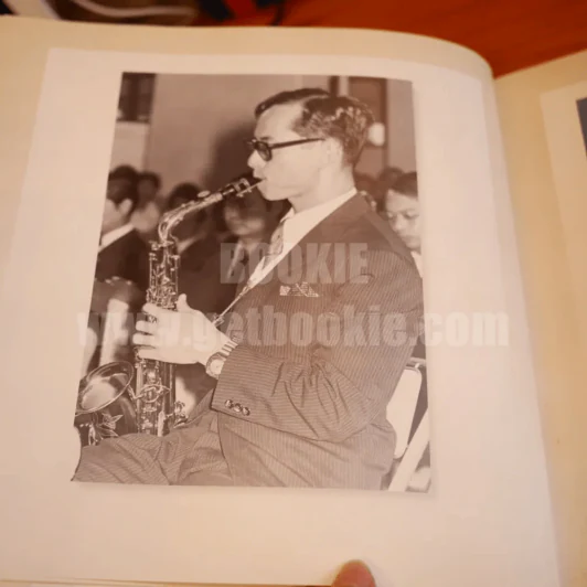 ธ สถิตในดวงใจนิรันดร์ The Musical Compositions Of His Majesty King Bhumibol Adulyadej Of Thailand (พิมพ์ครั้งแรก) รูปที่ 13