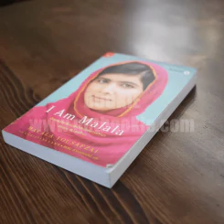 I Am Malala เด็กหญิงที่ลุกขึ้นต่อสู้เพื่อสิทธิแห่งการศึกษาและถูกตาลิบันยิงศีรษะ รูปที่ 4