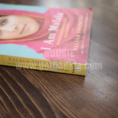 I Am Malala เด็กหญิงที่ลุกขึ้นต่อสู้เพื่อสิทธิแห่งการศึกษาและถูกตาลิบันยิงศีรษะ รูปที่ 3