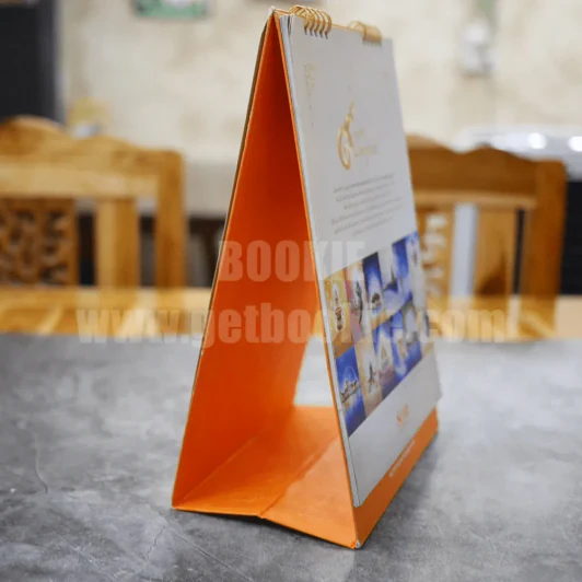 ปฏิทินตั้งโต๊ะ พ.ศ.2560 ธนาคารอาคารสงเคราะห์ 9 ราษฎร์สดุดี นพภูมินทร์ รูปที่ 3
