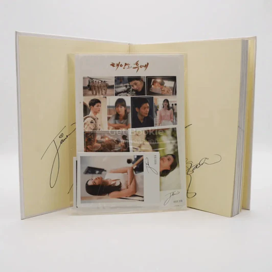 The Descendants Of The Sun Photo Essay (มีลายเซ็น+รูปภาพ+สติ๊กเกอร์) รูปที่ 5