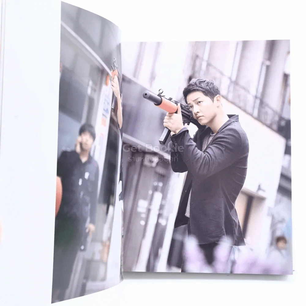 The Descendants Of The Sun Photo Essay (มีลายเซ็น+รูปภาพ+สติ๊กเกอร์) รูปที่ 6