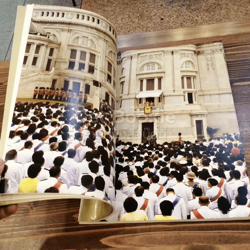 ประทับในใจราษฎร์ ประมวลภาพประวัติศาสตร์ ฉลองสิริราชสมบัติ 60 ปี รูปที่ 7