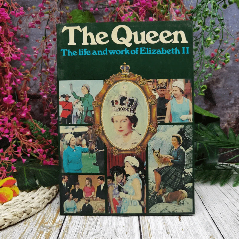 The Queen The Life and work of Elizabeth II รูปที่ 1