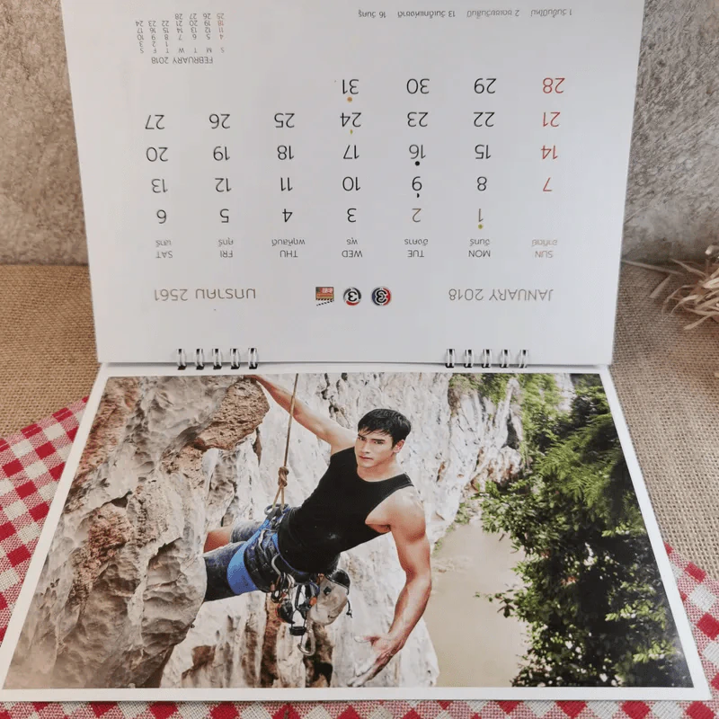 ปฏิทินช่อง 3 ปี พ.ศ. 2561 แบบตั้งโต๊ะ รูปที่ 2