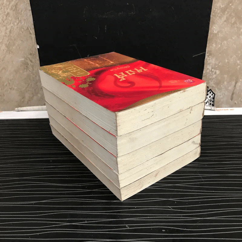 นิยายชุด มาเฟียเลือดมังกร 5 เล่ม ได้แก่ เสือ สิงห์ กระทิง แรด หงส์ - รพัด, ลิซ, ผักบุ้ง, ลิลลี่สีขาว, เรนนี่ รูปที่ 6
