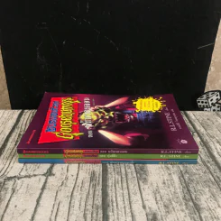 ชมรมขนหัวลุก Goosebumps 3 เล่ม ตอน มันมาจากหนองน้ำ, หุ่นผีสิง, หน้ากากหลอน รูปที่ 2