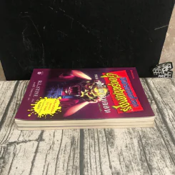 ชมรมขนหัวลุก Goosebumps 3 เล่ม ตอน มันมาจากหนองน้ำ, หุ่นผีสิง, หน้ากากหลอน รูปที่ 3