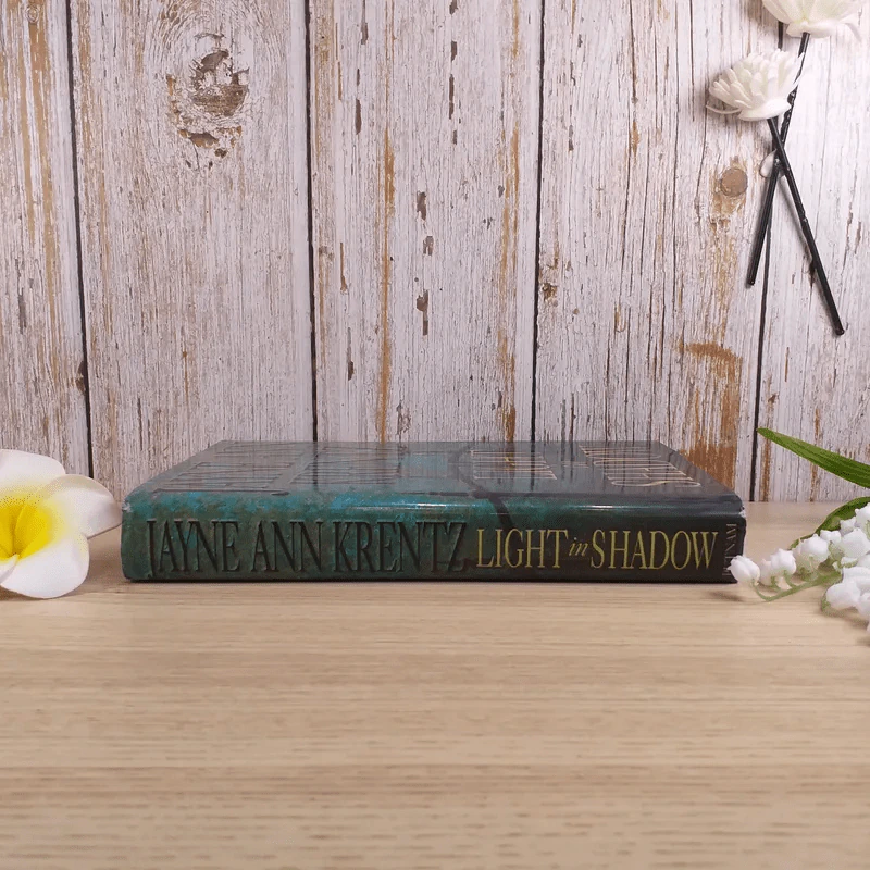Light in Shadow - Jayne Ann Krentz รูปที่ 3