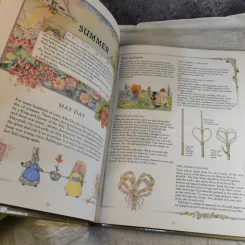 Little Grey Rabbit's Country Book รูปที่ 9