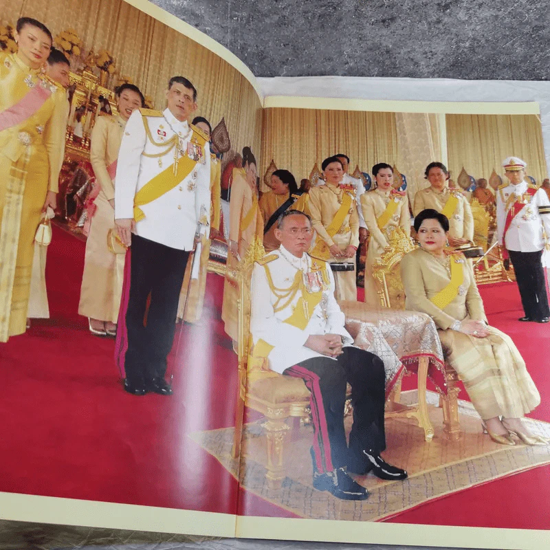 ทรงพระเจริญ บันทึกประวัติศาสตร์พระราชพิธี ฉลองสิริราชสมบัติครบ 60 ปี รูปที่ 8