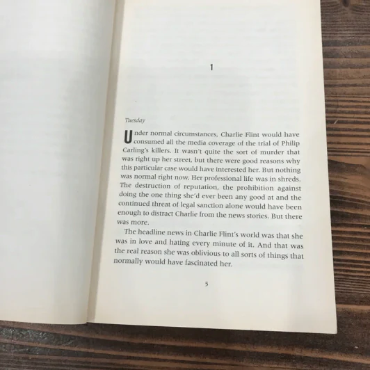 Trick of the Dark - Val McDermid รูปที่ 13