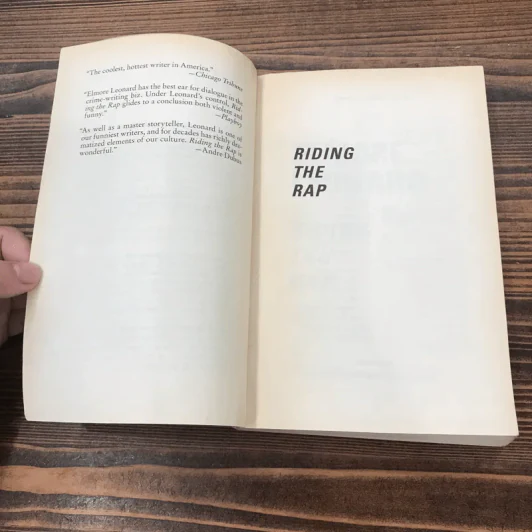 Riding the Rap - Elmore Leonard รูปที่ 8