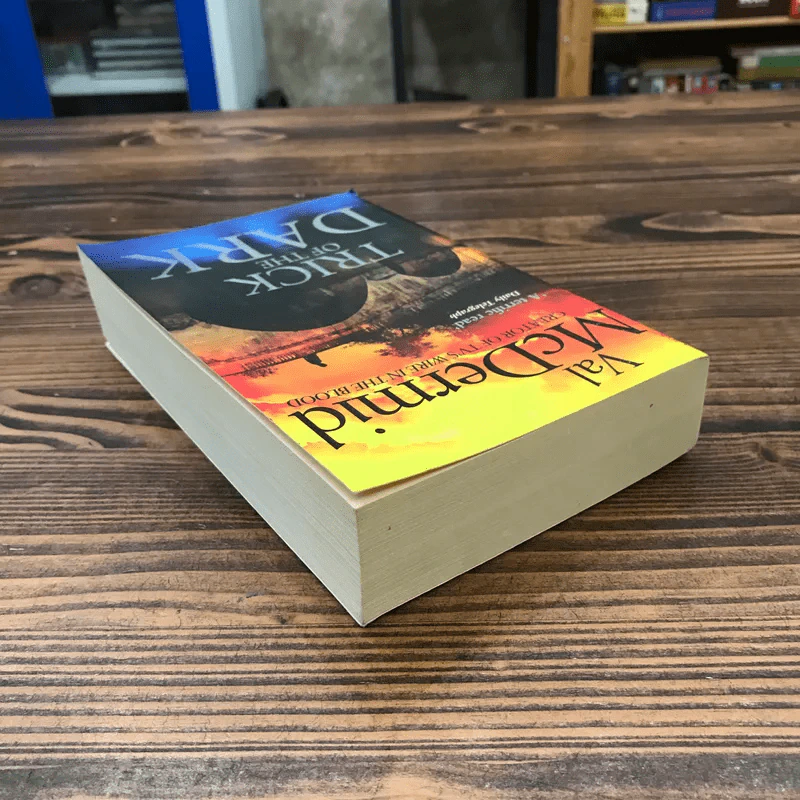 Trick of the Dark - Val McDermid รูปที่ 5
