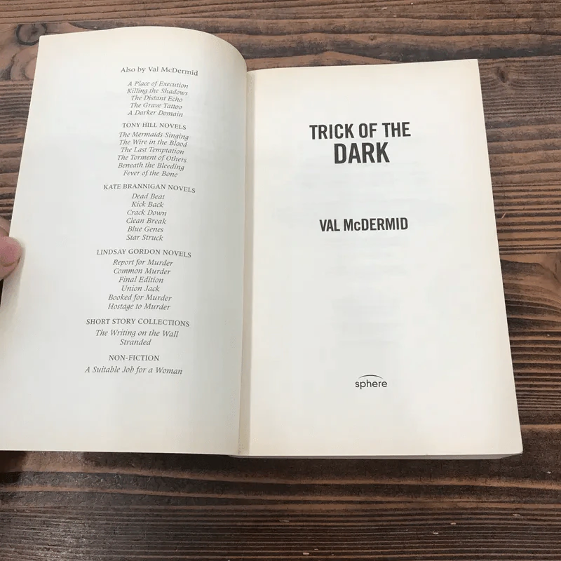 Trick of the Dark - Val McDermid รูปที่ 10