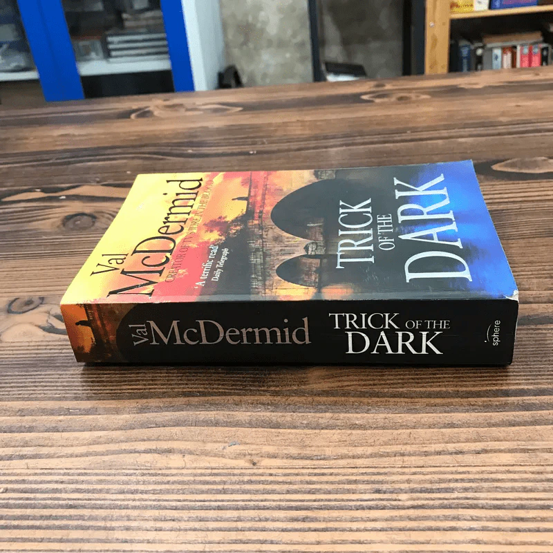 Trick of the Dark - Val McDermid รูปที่ 2