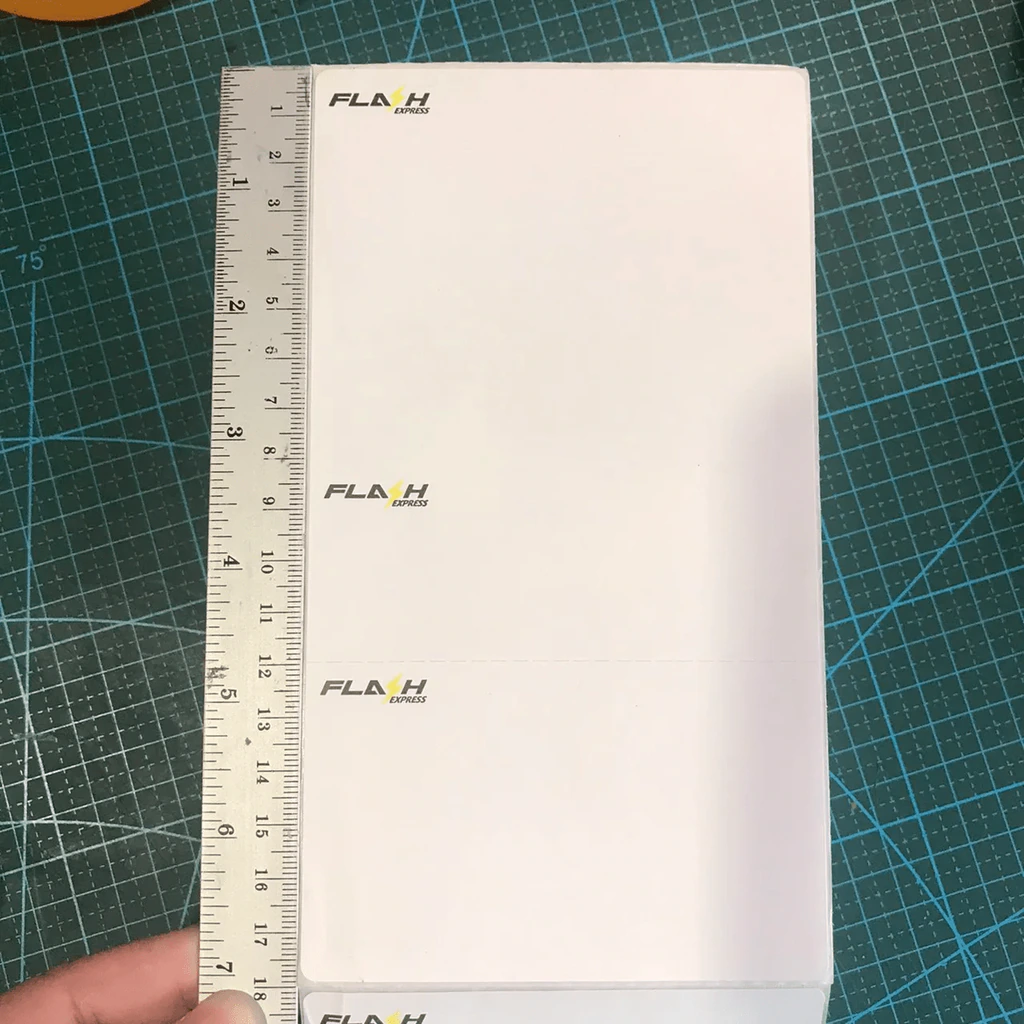 สติ๊กเกอร์ลาเบลใบปะหน้าพัสดุ มีโลโก้ Flash Express (จำนวนชิ้นตามภาพถ่าย ใช้ไปบ้างแล้วแต่ไม่ทราบว่าเหลือกี่ดวงนะคะ นับไม่ไหว ขออภัยด้วยค่ะ) รูปที่ 7
