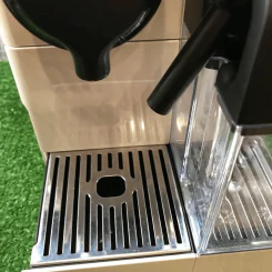(มือสอง สภาพดี ใช้งานได้ปกติ ไม่มีประกัน) เครื่องชงกาแฟสด NESPRESSO รุ่น Lattissima Touch รูปที่ 4