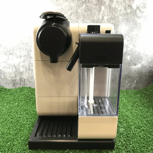(มือสอง สภาพดี ใช้งานได้ปกติ ไม่มีประกัน) เครื่องชงกาแฟสด NESPRESSO รุ่น Lattissima Touch รูปที่ 1
