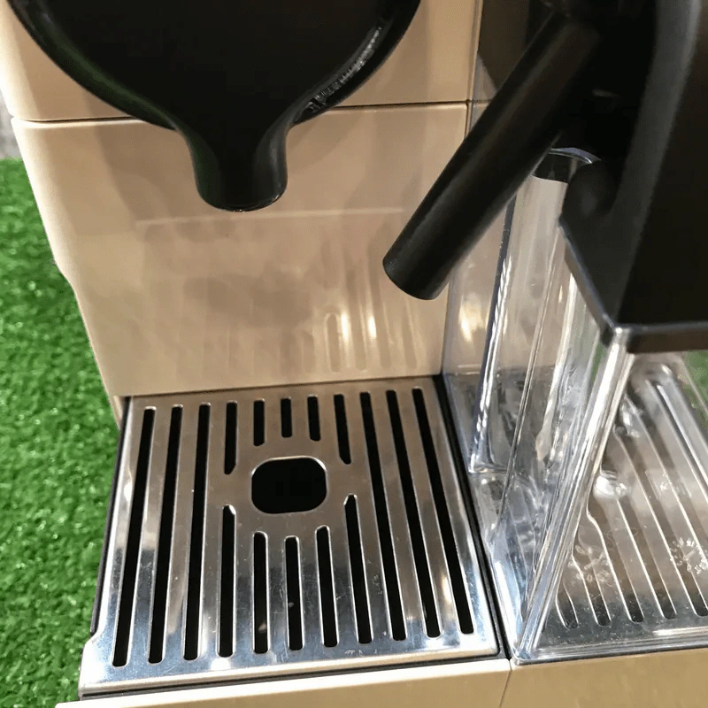 (มือสอง สภาพดี ใช้งานได้ปกติ ไม่มีประกัน) เครื่องชงกาแฟสด NESPRESSO รุ่น Lattissima Touch รูปที่ 4
