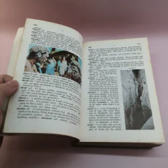 Kingsway Modern Dictionary Illustrated in Colour รูปที่ 12