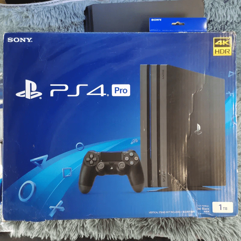 เครื่อง PlayStation Pro4 PS4 Pro มือสอง + 4 จอย (3 จอยไร้สาย, 1 จอยมีสาย) + แท่นชาร์จจอย รูปที่ 1