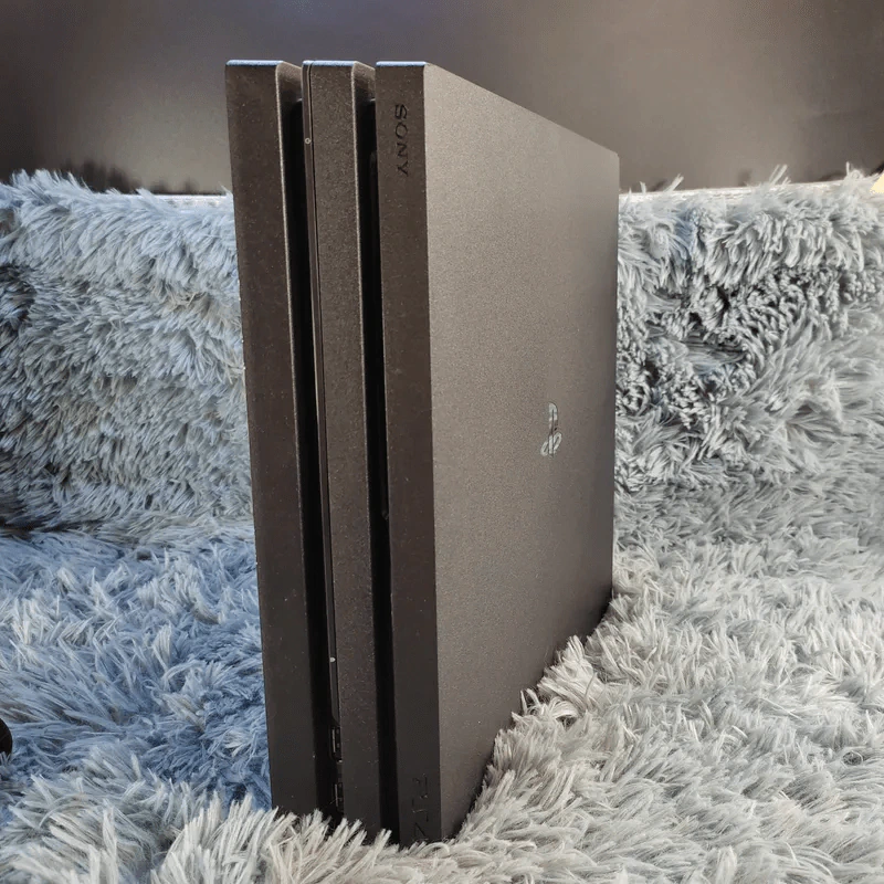 เครื่อง PlayStation Pro4 PS4 Pro มือสอง + 4 จอย (3 จอยไร้สาย, 1 จอยมีสาย) + แท่นชาร์จจอย รูปที่ 4