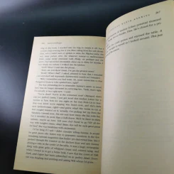 Everyone Worth Knowing -  Lauren Weisberger รูปที่ 12