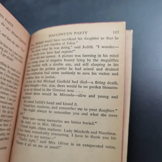 Hallowe'en Party Agatha Christie รูปที่ 11
