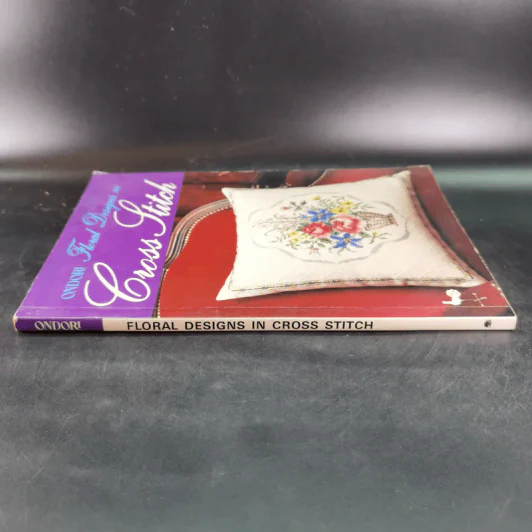 Floral Designs in Cross Stitch รูปที่ 3