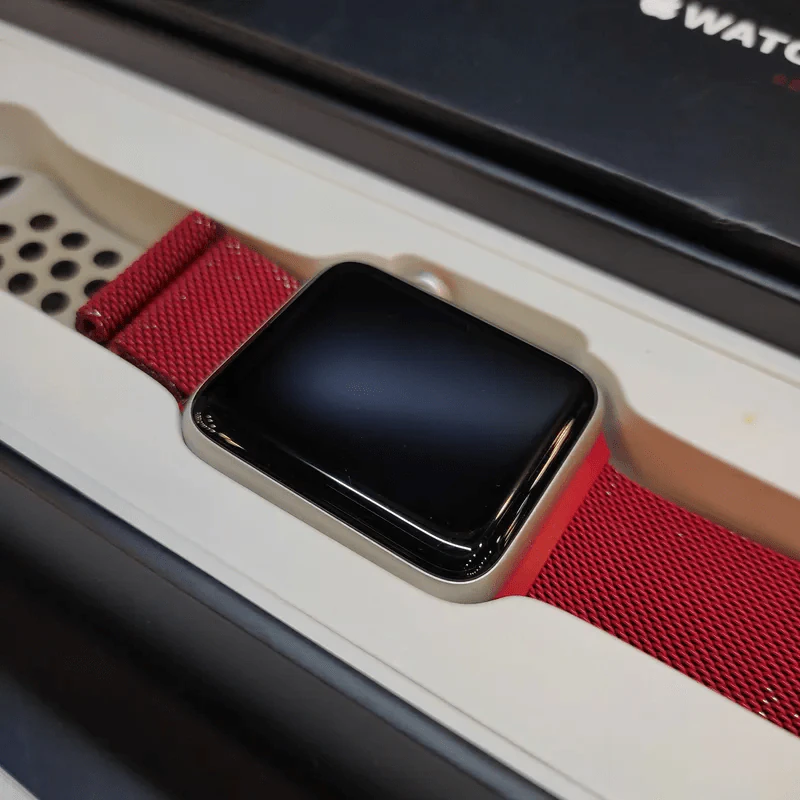 (มือสอง) Apple Watch Nike Series 3 + สายสีแดง รูปที่ 2