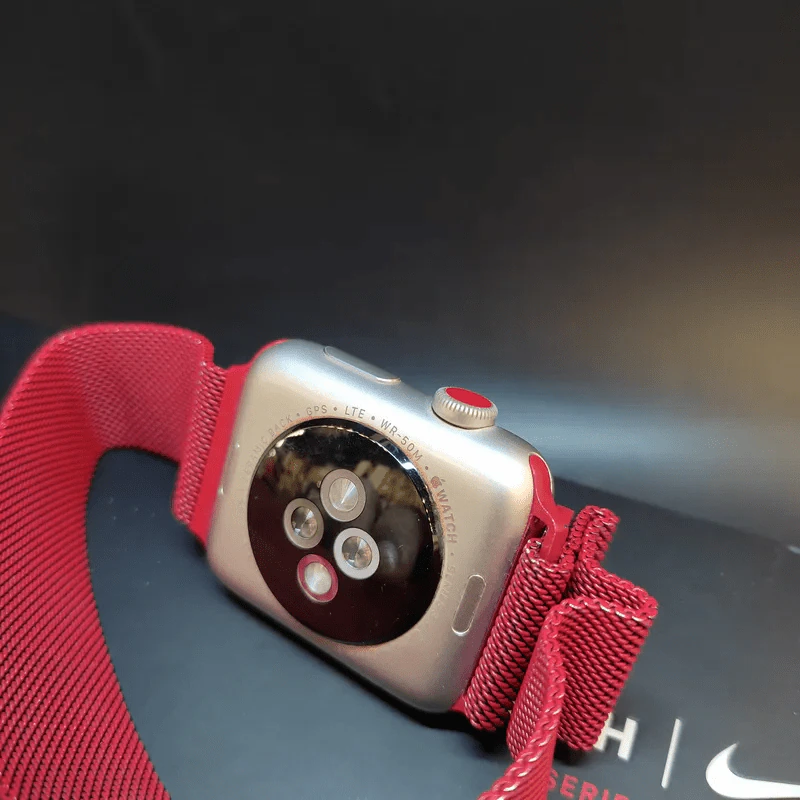 (มือสอง) Apple Watch Nike Series 3 + สายสีแดง รูปที่ 4