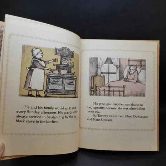 Hana Upstairs  Hana Downstairs - Tomie de Paola รูปที่ 9