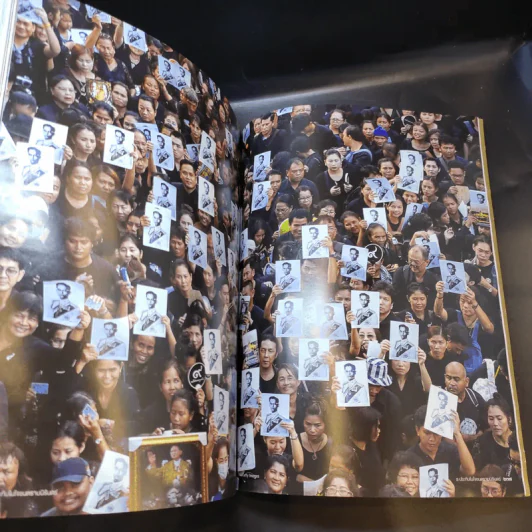 แพรวฉบับพิเศษ ธ ประดับในใจชนตราบนิรันดร์ ในหลวงร.9 รูปที่ 15