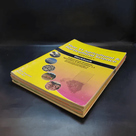 Year 11 Science Workbook 5 Books รูปที่ 5