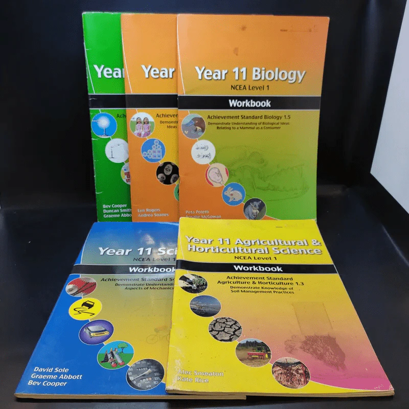 Year 11 Science Workbook 5 Books รูปที่ 1