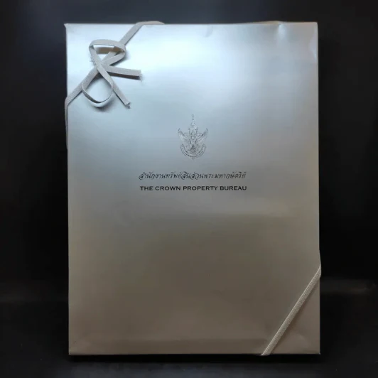 สำนักงานทรัพย์สินส่วนพระมหากษัตริย์ ปฏิทิน + หนังสือ 9 ร้อยกันมุมดลใจ + สารคดีพระมหากษัตริย์ไทยกับพระพุทธศาสนา รูปที่ 1