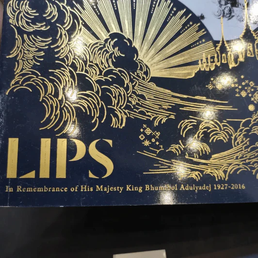 Lips อารยรัชสมัย In Remembrance of His Majesty King Bhumibol Adulyadej 1927-2016 รูปที่ 3