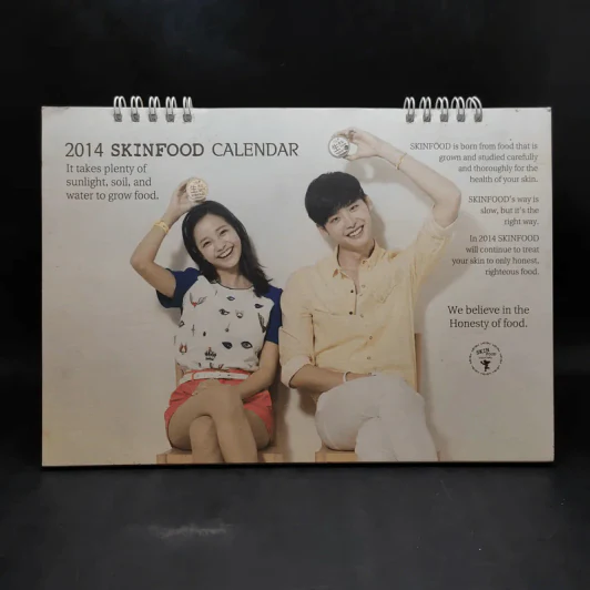 ปฏิทินตั้งโต๊ะ Skinfood Calendar 2014 รูปที่ 1