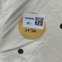 เสื้อยืดแขนสั้น สีขาว ลายจุดดำ การ์ตูนหญิงชายน่ารัก อก 34 นิ้ว, ยาว 24 นิ้ว รูปที่ 4