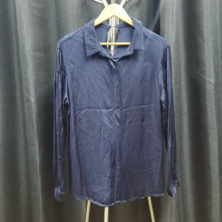 เสื้อเชิ้ตแขนยาว สีน้ำเงินเข้ม ซ่อนกระดุม อก 40 นิ้ว, ยาว 25 นิ้ว รูปที่ 1