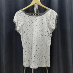 เสื้อยืดแขนกุด สีขาว ลายดาวสีดำ คอผูกโบว์ อก 34 นิ้ว, ยาว 24 นิ้ว รูปที่ 2