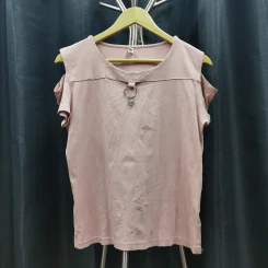 เสื้อยืดโชว์ไหล่ สีชมพู อก 40 นิ้ว, ยาว 21 นิ้ว รูปที่ 1