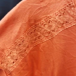 เสื้อยืดแขนสั้น สีส้ม ตกแต่งลายดอกไม้ อก 39 นิ้ว, ยาว 23 นิ้ว รูปที่ 3